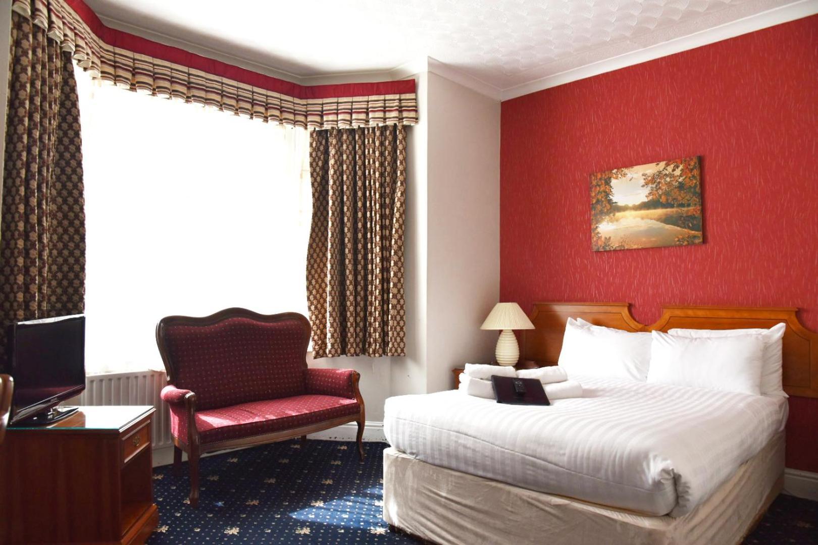 Crystal Hotel & Savour CBG Esterno foto